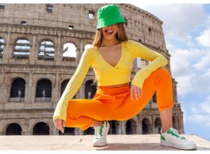kolorowe spodnie damskie w hurcie online idealne na wiosnę